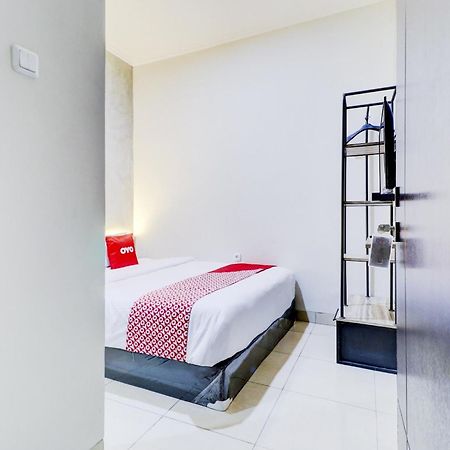 Oyo 90215 Ada Residence Telukjambe Екстер'єр фото