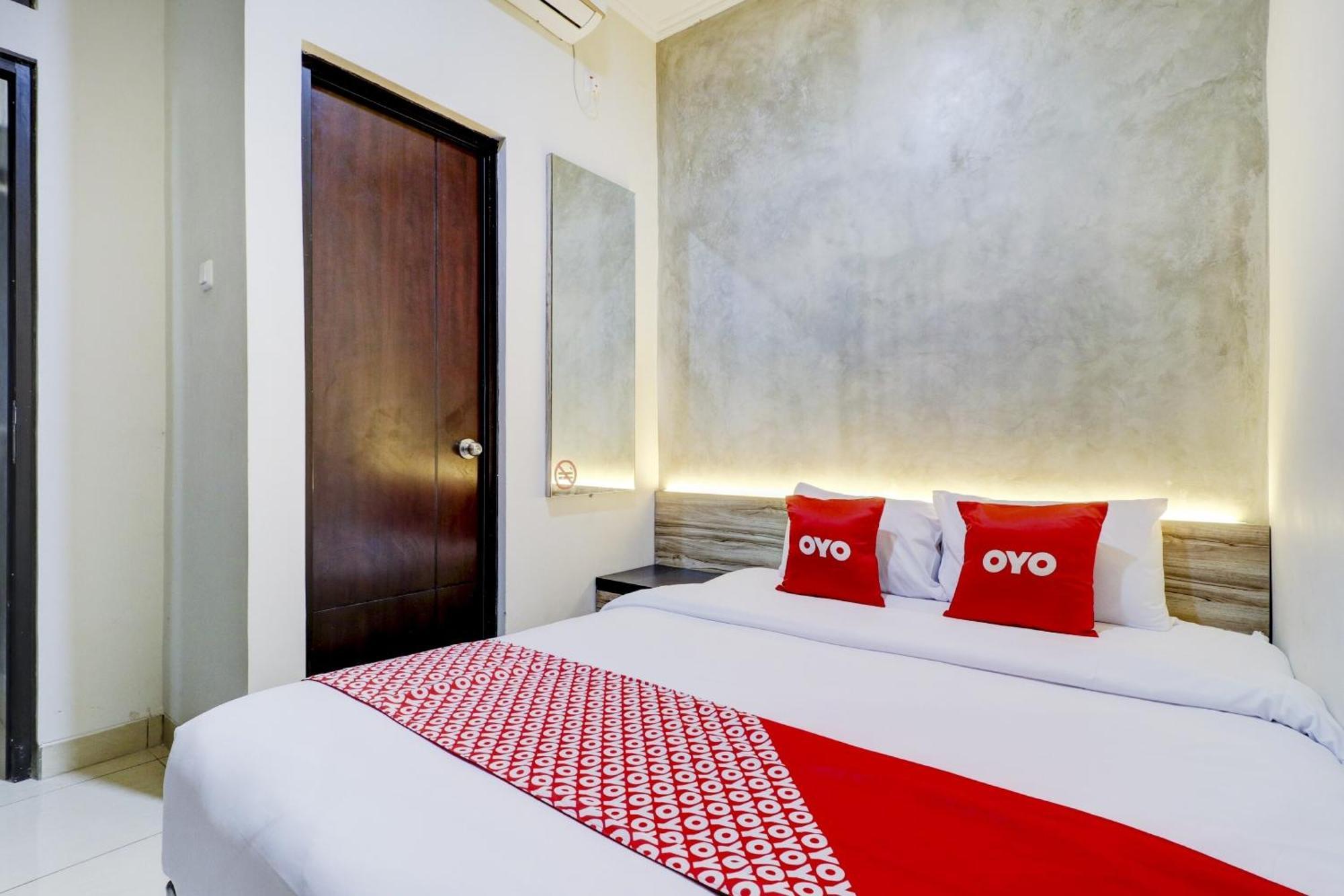 Oyo 90215 Ada Residence Telukjambe Екстер'єр фото